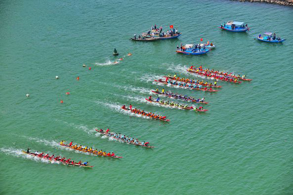 Đà Nẵng tổ chức giải đua thuyền chào mừng ngày Giải phóng thành phố